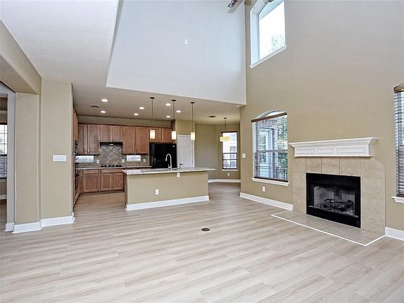 3rd image of 15600 Prestancia Dr