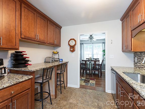 4th image of 120 Arbor Ridge Rd