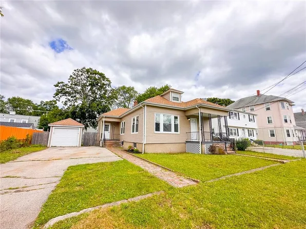 20 Warwick Rd, Pawtucket, RI 02861