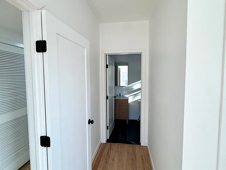 212 N 9th St #2 — Photo 15