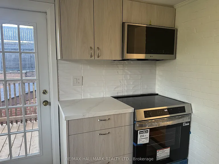 553 Broadview Ave #UPPER — Photo 16