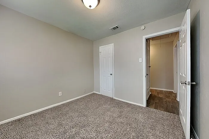 938 Hudson Dr — Photo 17