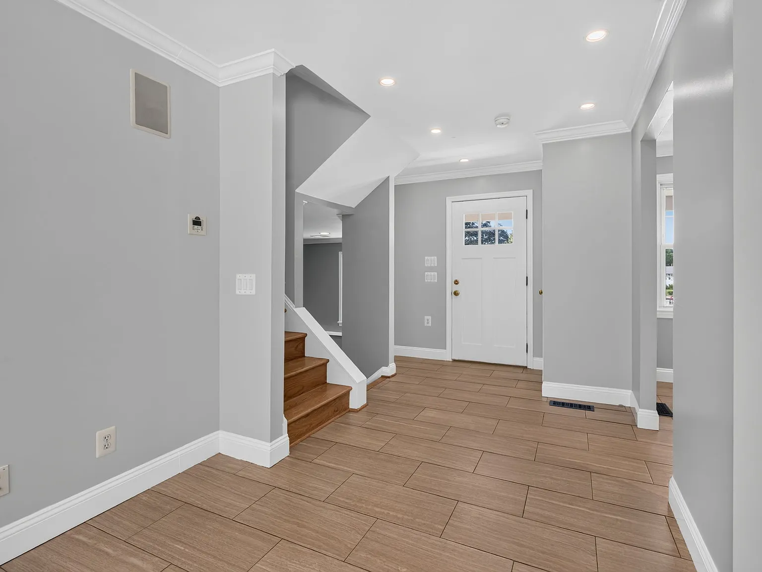 5 bed, 2536 sqft, $4,795 — Photo 3