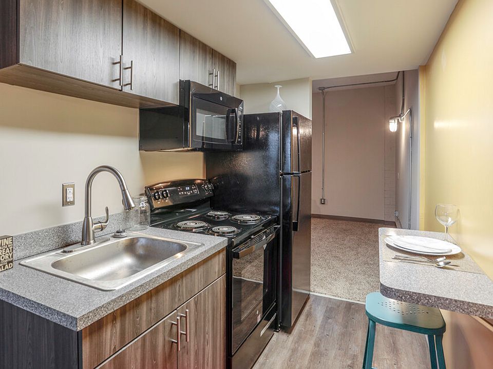 1st image of 21201 Woodward Ave #211