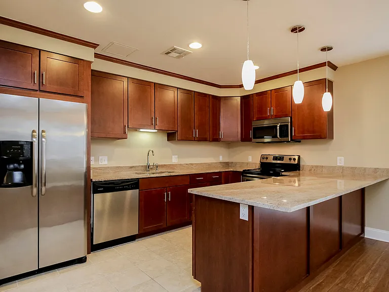 Harbor Hill Apartments — Photo 13