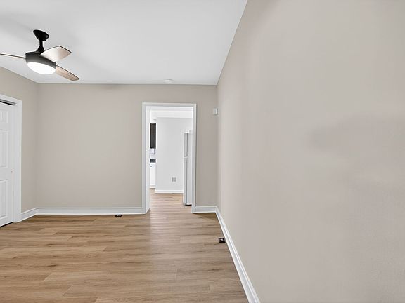 5th image of 733 Center St