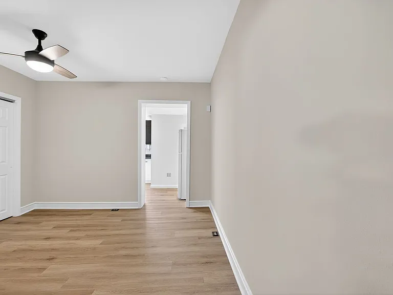 733 Center St — Photo 5