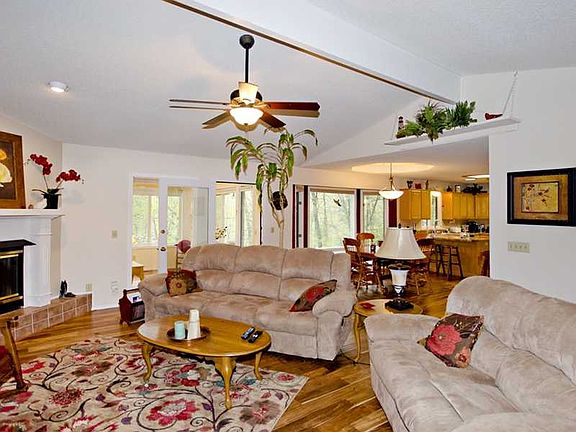 3rd image of 51 Dunsford Dr