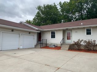 2016 E 38th Street Pl #2016, Davenport, IA 52807