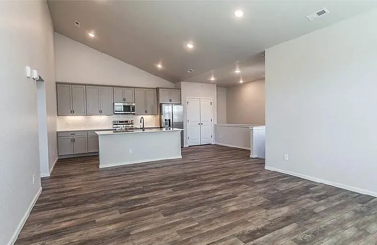563 Vicot Way #C — Photo 2