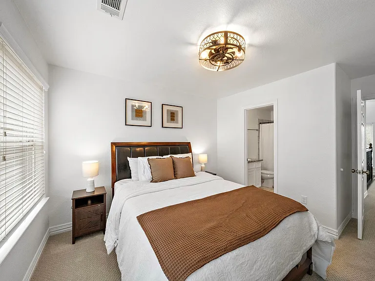 1505 Wentworth St — Photo 35