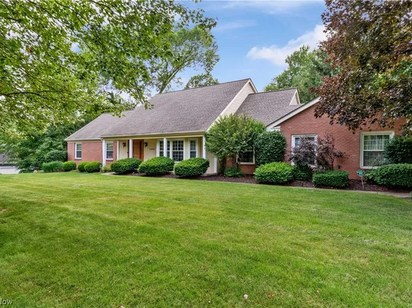 7446 Lascala Dr, Hudson, OH 44236
