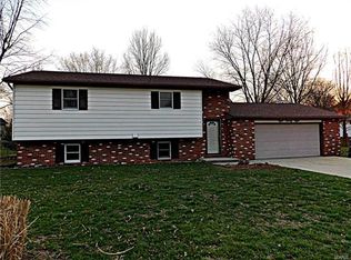 828 Briarwood Dr, Bethalto, IL
