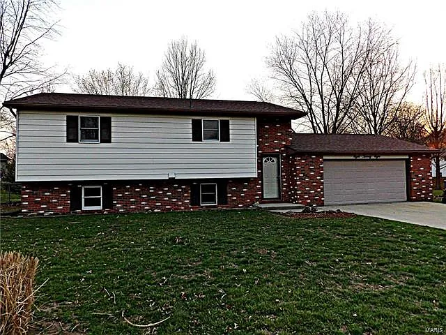 828 Briarwood Dr photo 1