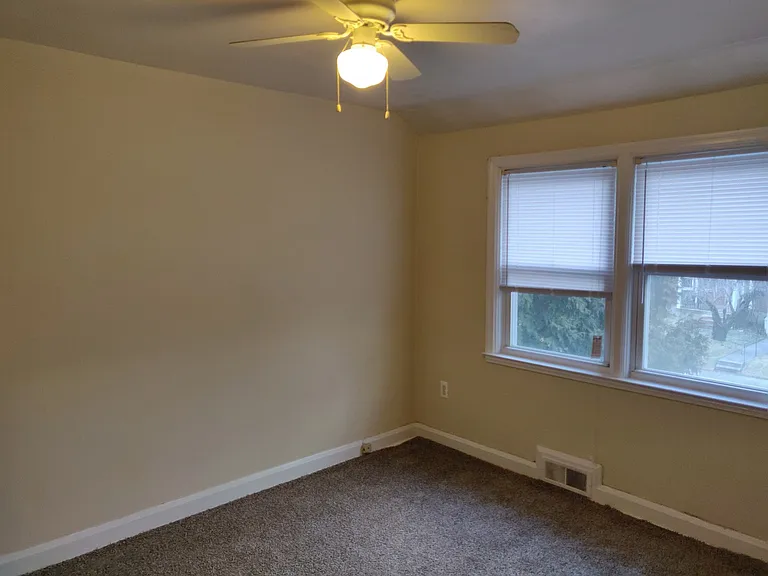 1013 Saint Dunstans Rd — Photo 11