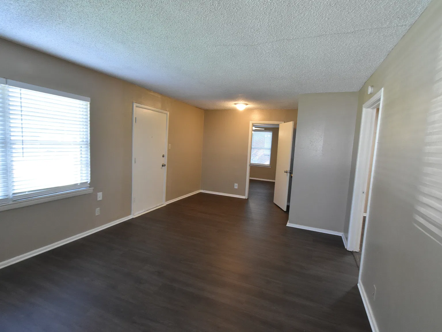 4 bed, 1069 sqft, $1,800 — Photo 3
