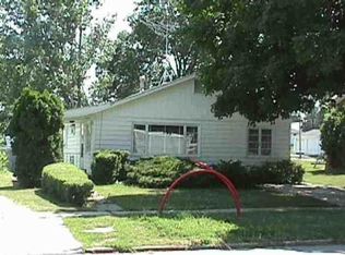705 E Union St, Pella, IA 50219