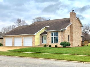 104 N Hamilton Dr, Grant Park, IL