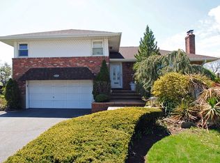 899 Westbury Rd, Westbury, NY 11590