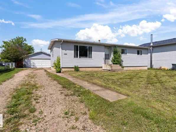 1211 8th St, Cold Lake, AB T9M 1J7