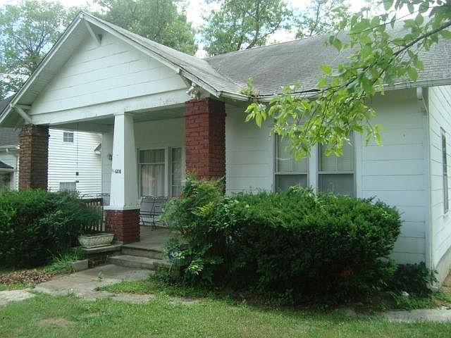 1st image of 608 NE Banks Ave