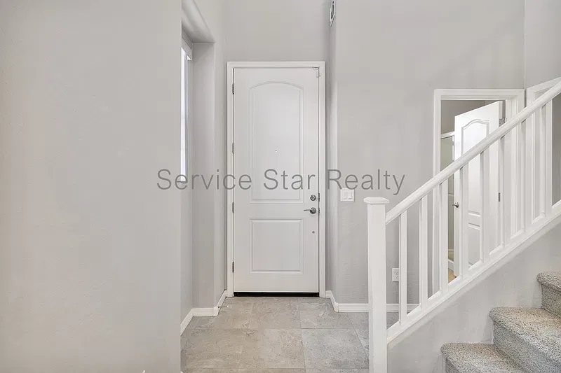 4 bed, 3.0 bath, 2100 sqft, $2,695 — Photo 2