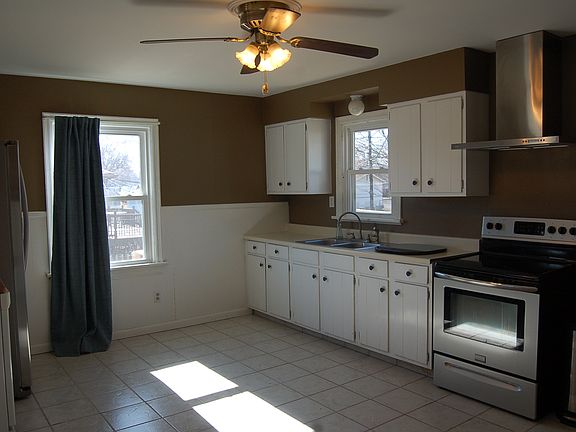 4th image of 980 Lindsay Ln