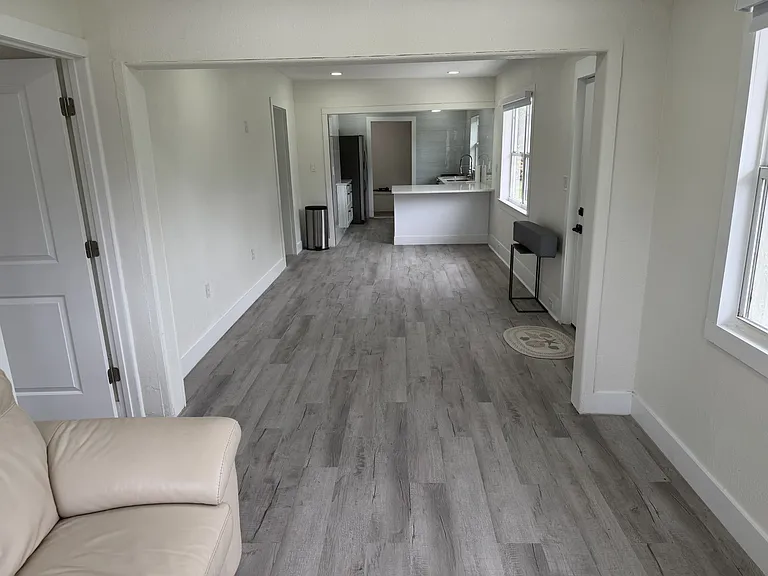537 Sunset Blvd — Photo 37