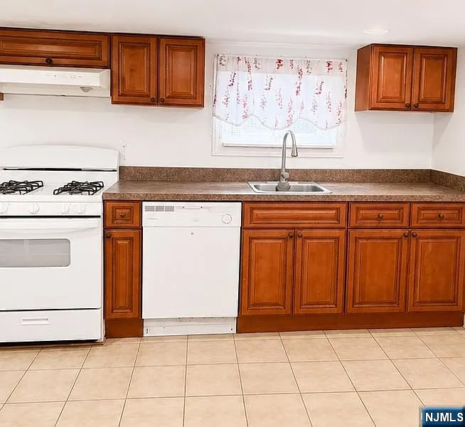 2 bed, 1.0 bath, $1,900 — Photo 4