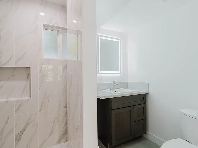17908 Califa St — Photo 46