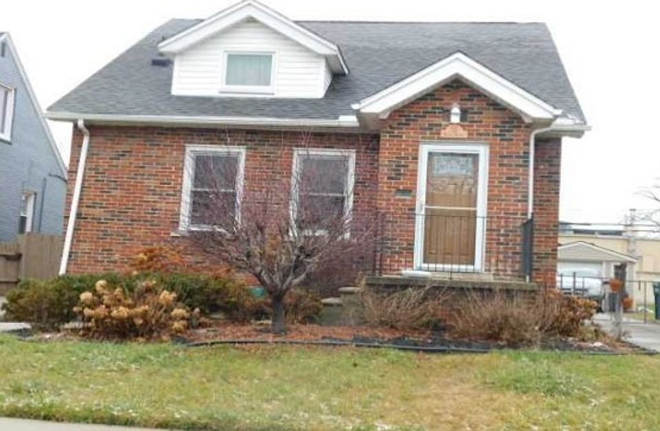 1st image of 735 N Waverly St
