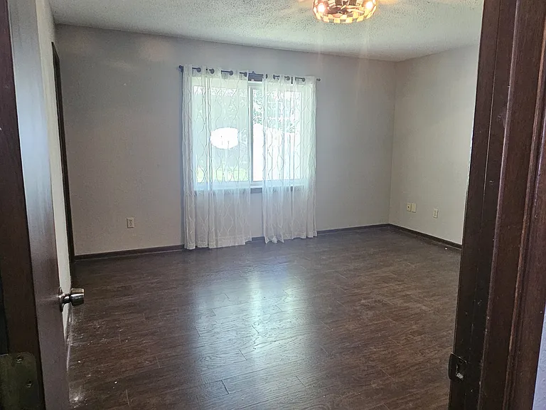 542 Breezy Point Dr — Photo 13