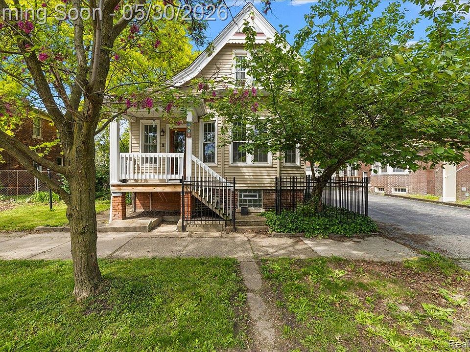 1st image of 1481 Baldwin St