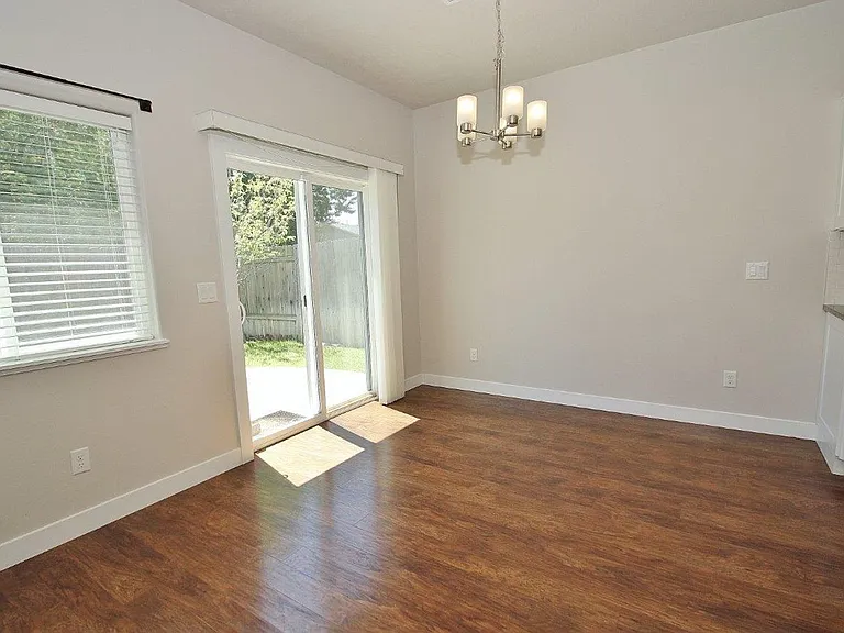 5052 N Alworth St — Photo 12