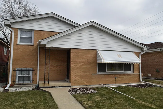 16045 Marshfield Ave photo 1