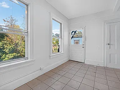 3 bed, $2,000 — Photo 3