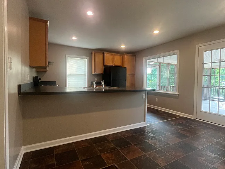 268 Boiling Springs Dr — Photo 4