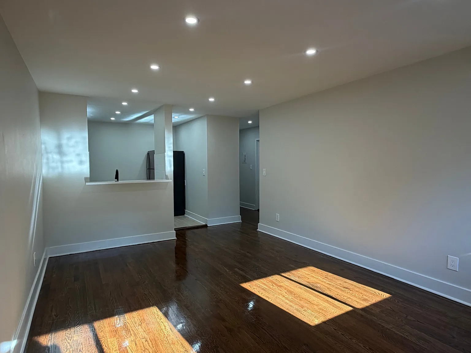 475 Park Ave — Photo 3