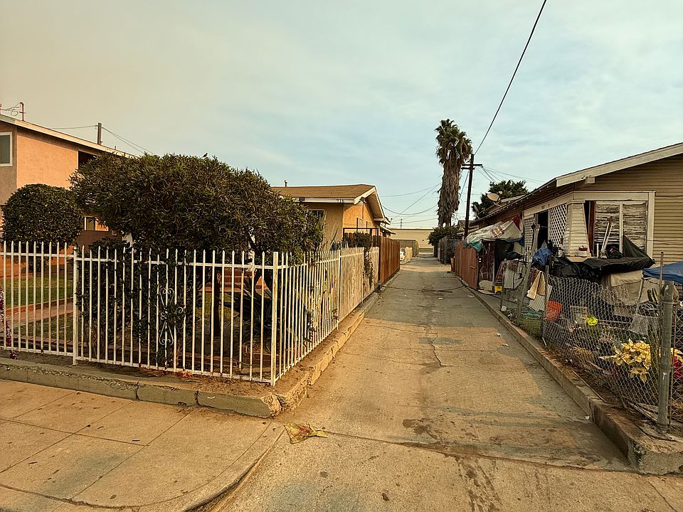 Access from Lagoon Ave to back Duplex