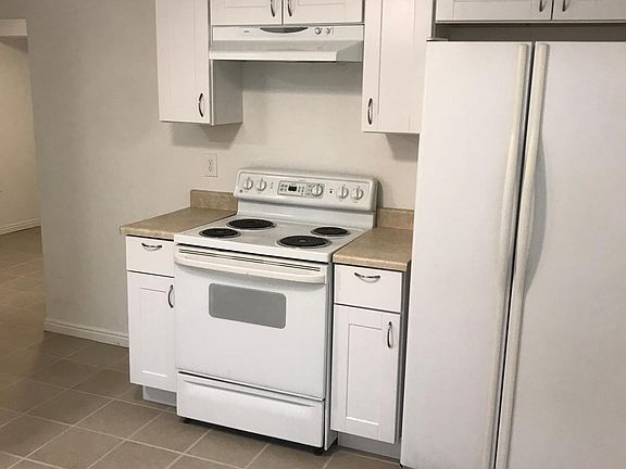 2nd image of 2551 S Lake St