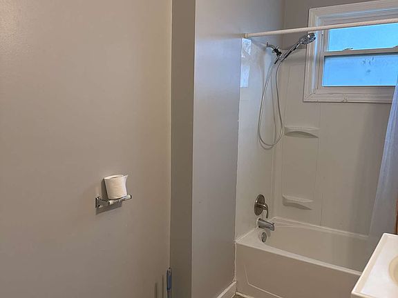 5th image of 404 W Ohio St