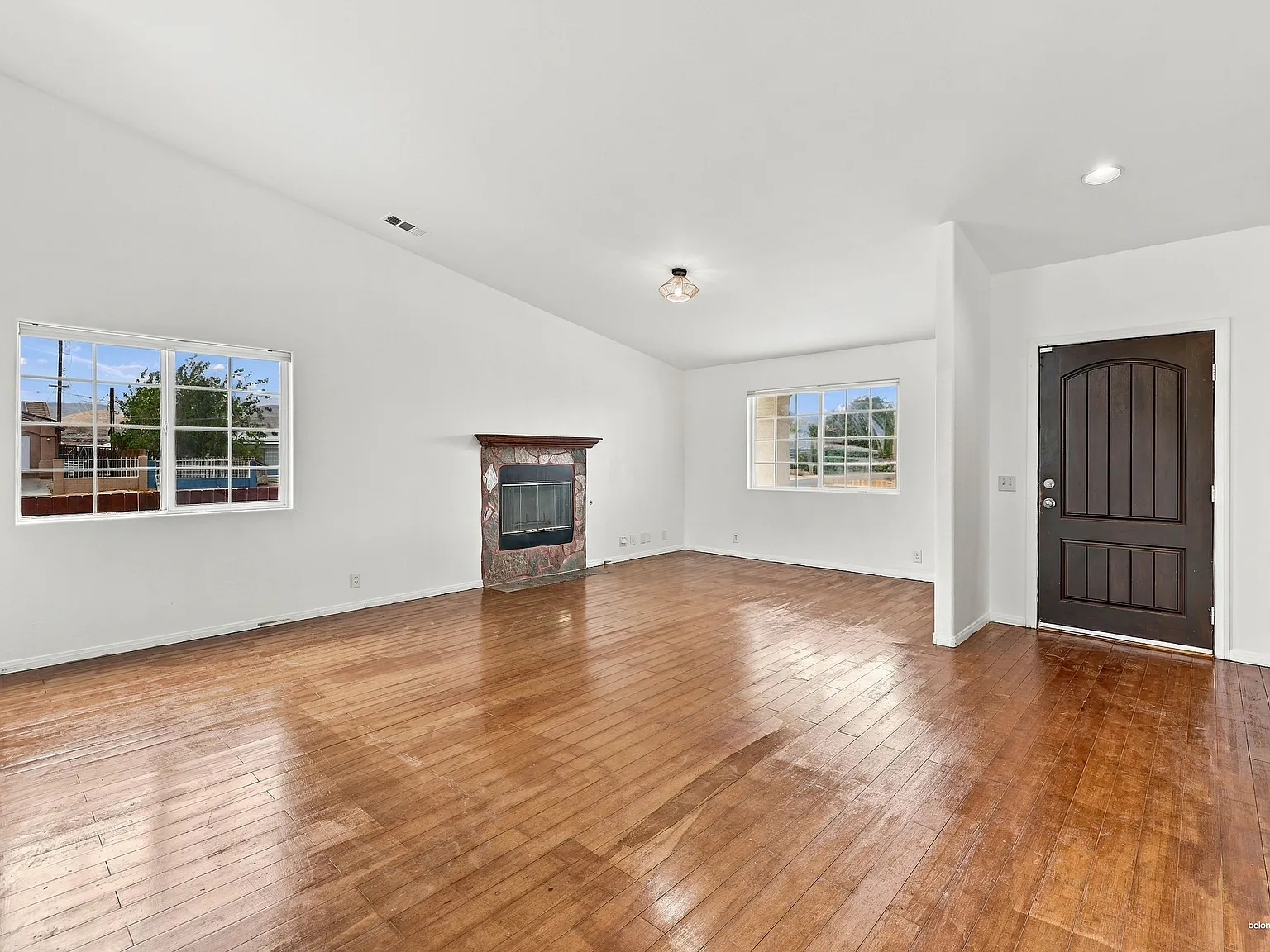 4 bed, 2.0 bath, 1774 sqft, $2,595 — Photo 4