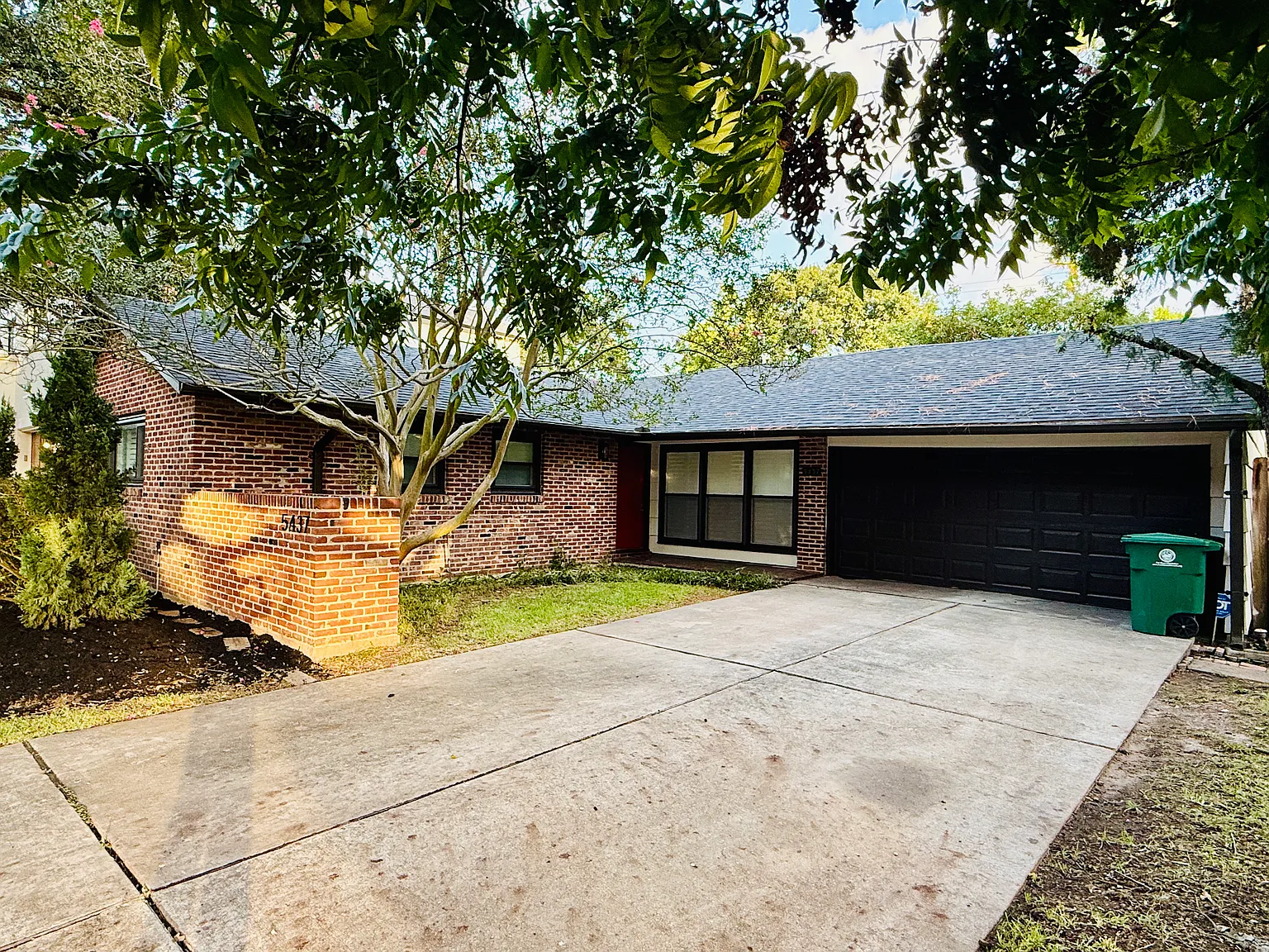 3 bed, 1356 sqft, $2,950 — Photo 3