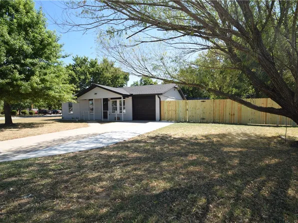 2511 N 4th St, Rogers, AR 72756
