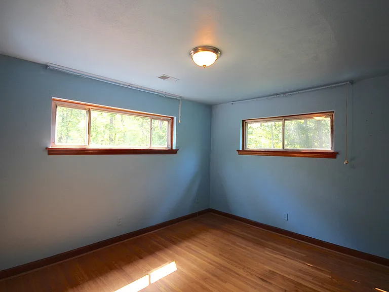 1501 Akins Dr — Photo 9