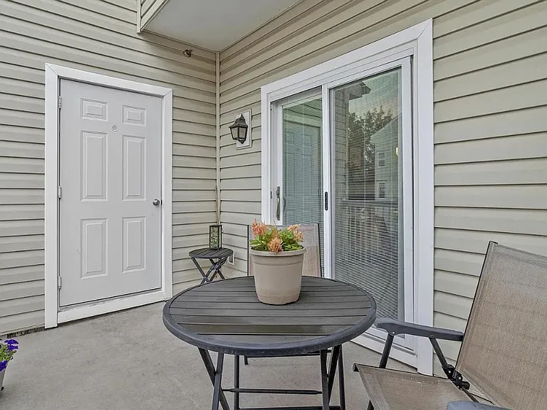 22773 Fountain Grove Sq — Photo 13