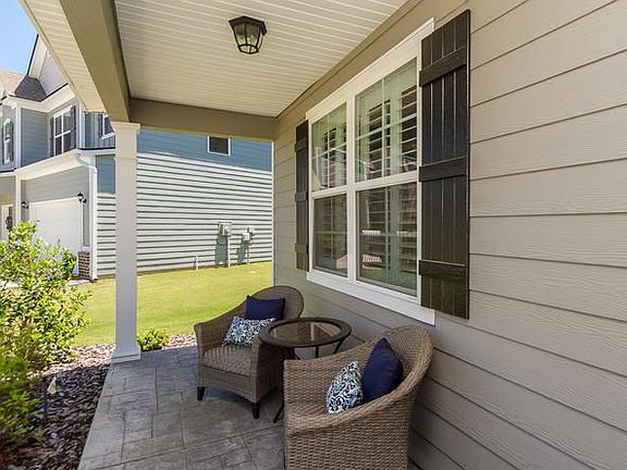 3rd image of 311 Colonnades Dr