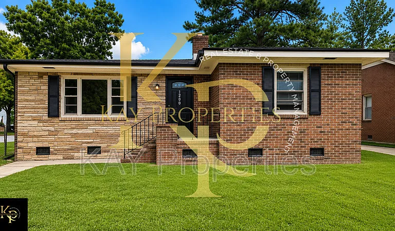 1200 E Holly St — Photo 1