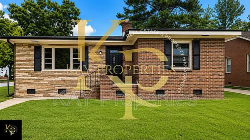 1200 E Holly St Photo 1