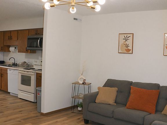 5th image of 170 Whitman Ave #170